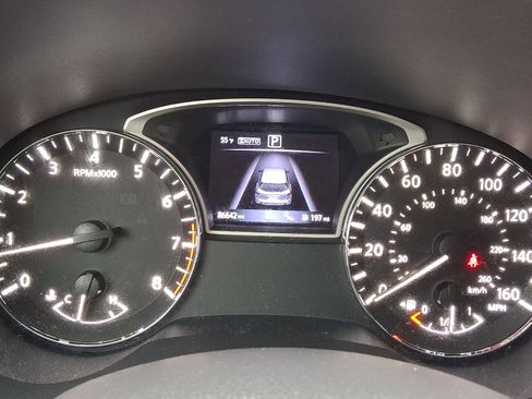 Used 2019 Nissan Pathfinder SL AWD/4WD image 22