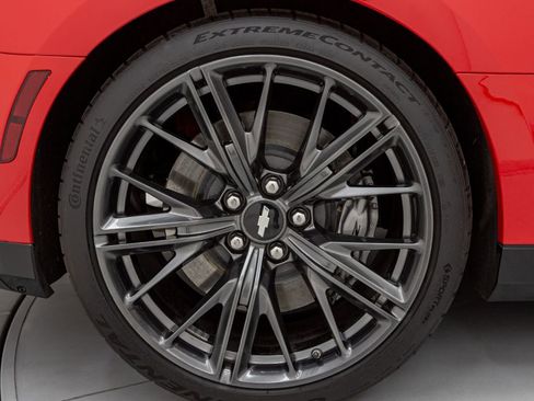 Used 2018 Chevrolet Camaro ZL1 image 23