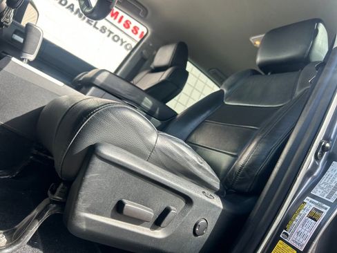 Used 2020 Toyota Tundra SR5 w/ SR5 Leather Package image 9