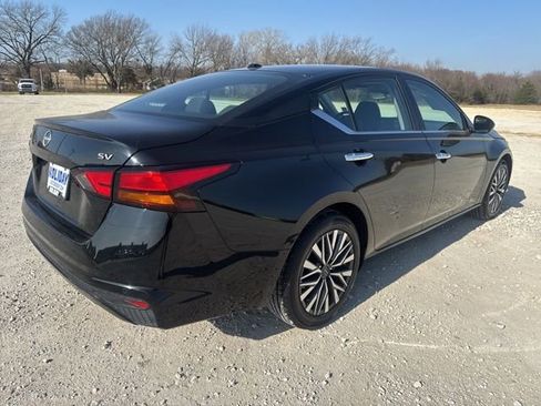 Used 2024 Nissan Altima 2.5 SV image 7