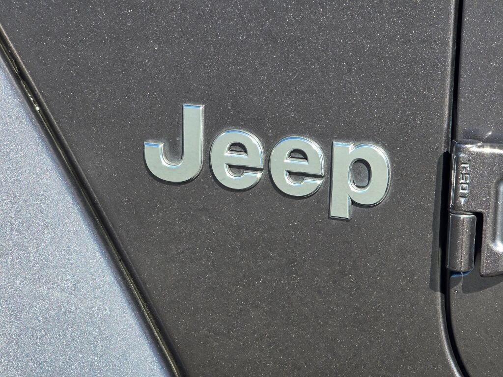 Used 2020 Jeep Gladiator Overland AWD/4WD image 13