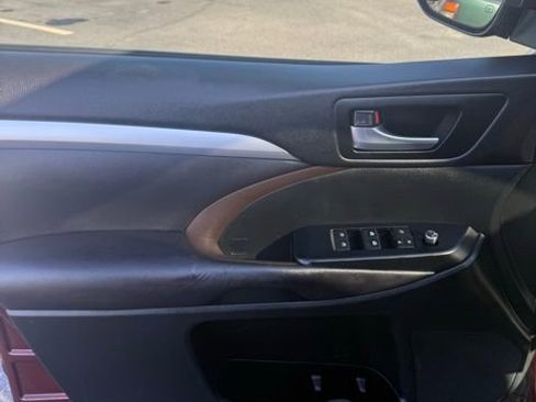 Used 2016 Toyota Highlander XLE image 15