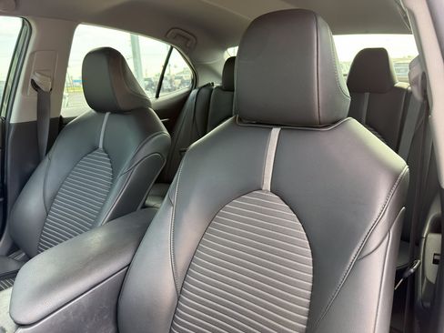 Used 2023 Toyota Camry SE FWD image 9