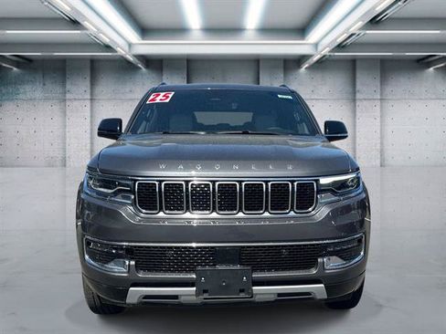 Used 2025 Jeep Wagoneer Series II AWD/4WD image 2