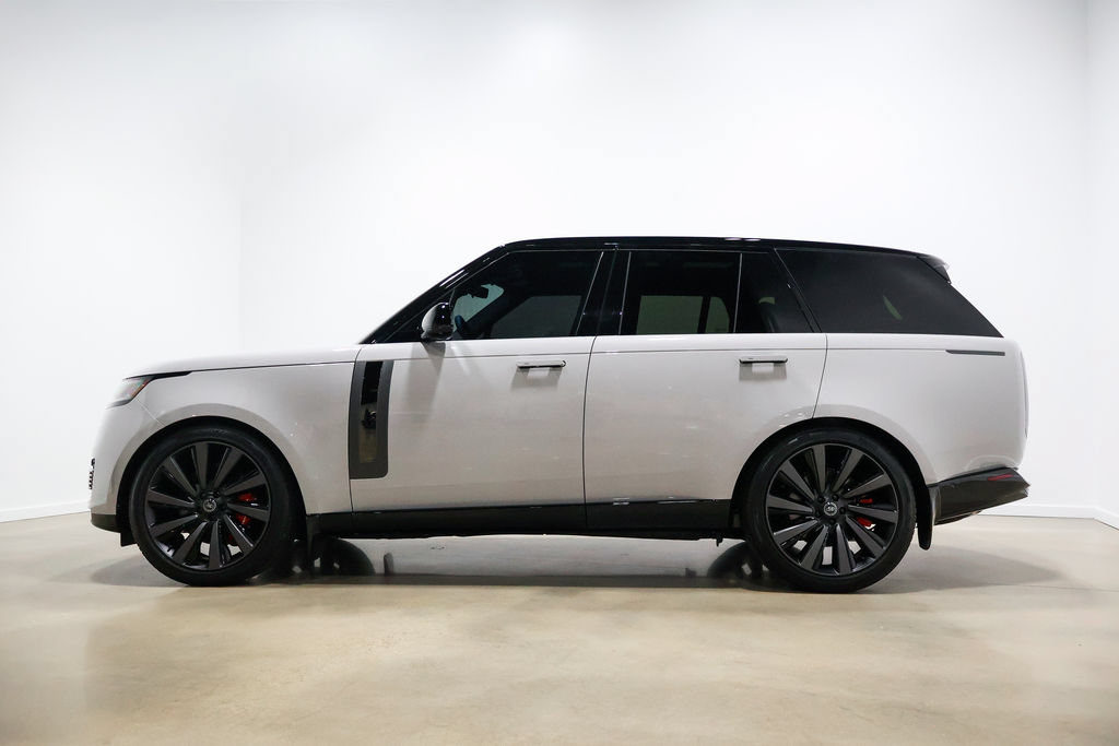 Used 2025 Land Rover Range Rover SV AWD/4WD image 4