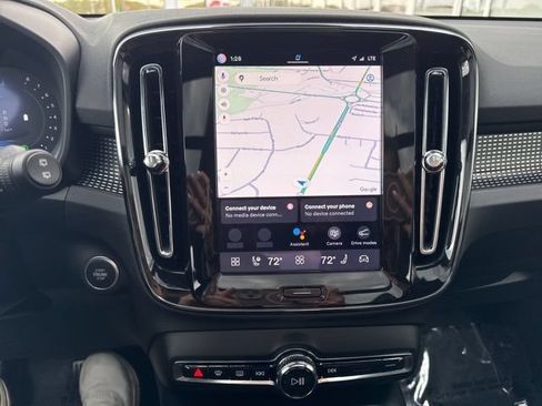 Certified 2025 Volvo XC40 B5 Plus AWD/4WD image 25