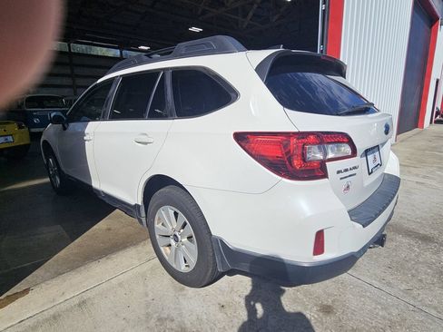 Used 2017 Subaru Outback 2.5i Premium AWD/4WD image 6