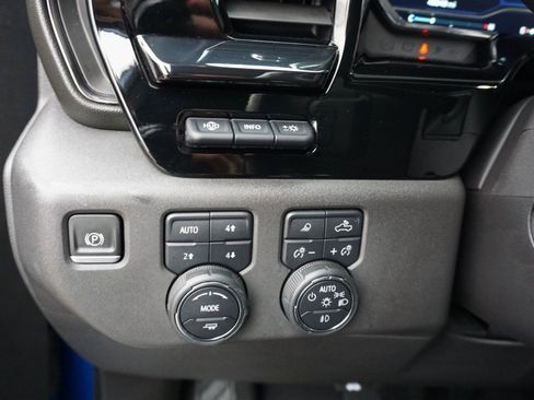 Used 2022 Chevrolet Silverado 1500 ZR2 w/ Technology Package image 23