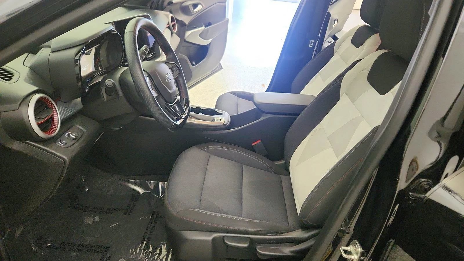 Used 2024 Chevrolet Trax RS w/ Driver Confidence Package FWD image 15