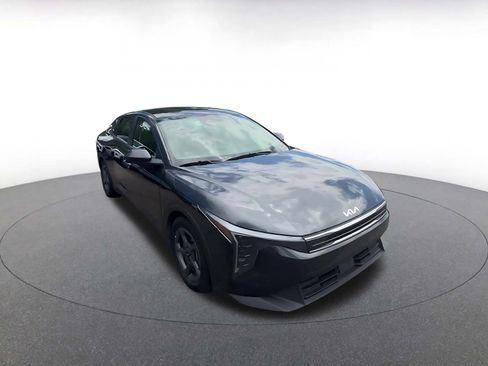 Used 2025 Kia K4 FWD image 3