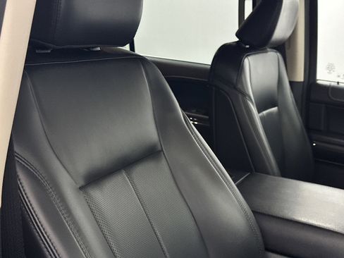 Used 2023 Ford Expedition XLT image 13