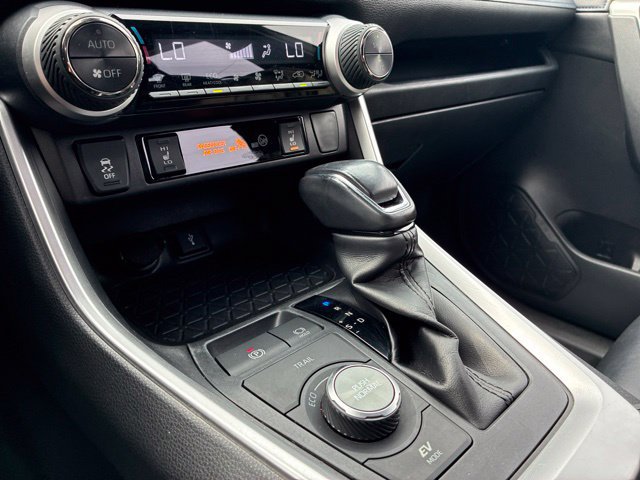 Used 2020 Toyota RAV4 XSE w/ XSE Grade Weather Package AWD/4WD image 31
