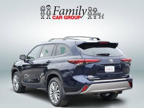 New 2026 Toyota Highlander Platinum AWD/4WD image 3