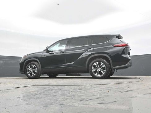 Used 2021 Toyota Highlander XLE AWD/4WD image 43