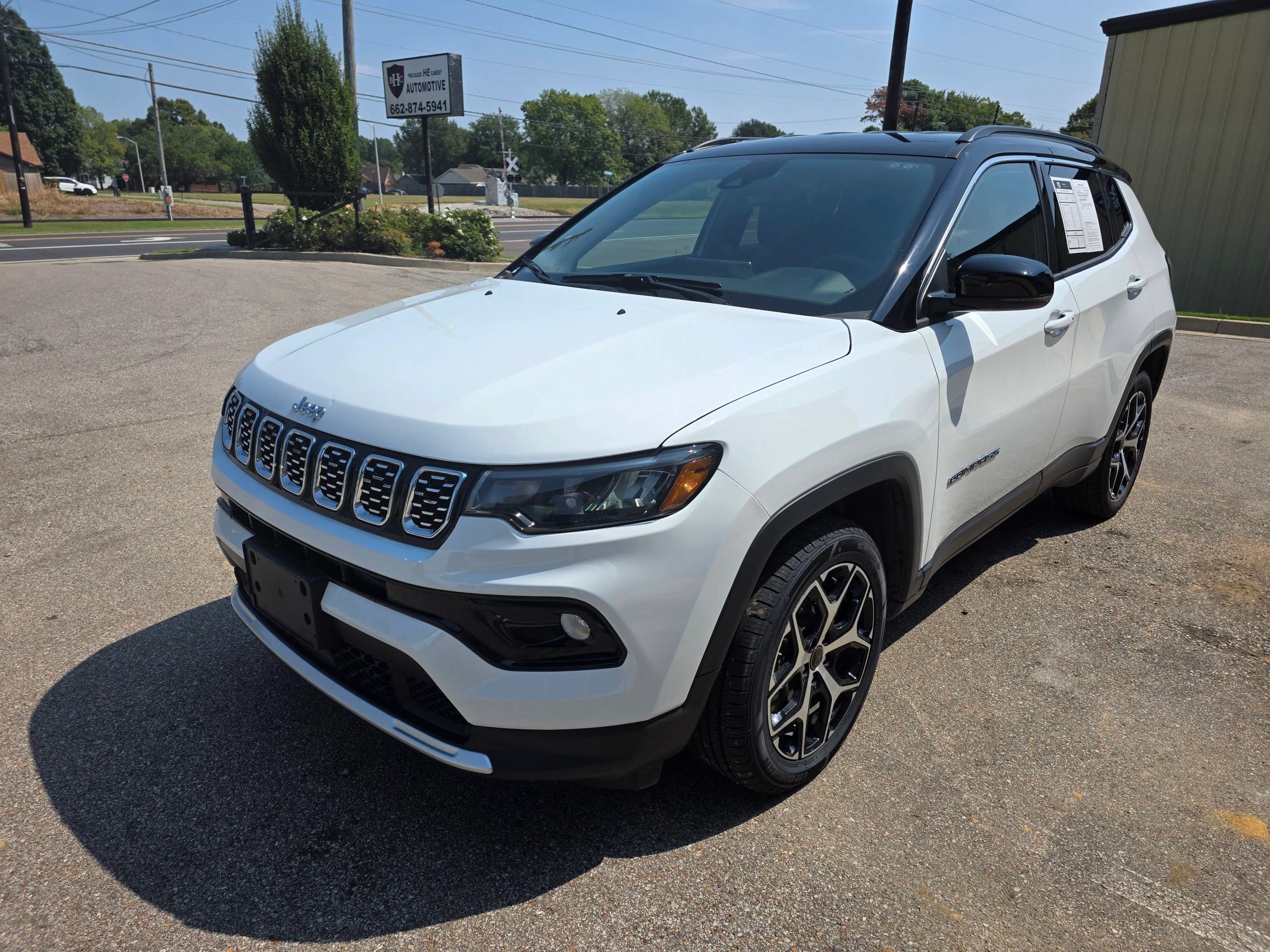 Used 2025 Jeep Compass Limited AWD/4WD image 4