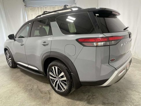 Used 2022 Nissan Pathfinder Platinum w/ Lighting Package (N93) FWD image 4