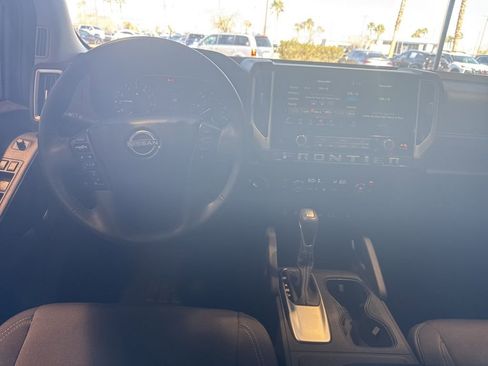 Used 2025 Nissan Frontier SV w/ SV Convenience Package image 17