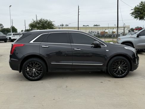 Used 2018 Cadillac XT5 Luxury w/ Driver Awareness Package FWD image 3