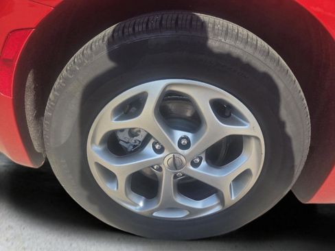 Used 2024 Chrysler Pacifica Limited w/ Uconnect Theater Family Group image 30