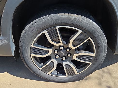 Used 2021 GMC Acadia SLE w/ Driver Convenience Package image 5