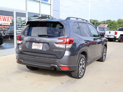 Used 2020 Subaru Forester Premium AWD/4WD image 3