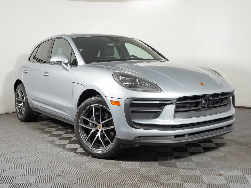 Certified 2025 Porsche Macan w/ Premium Package Plus AWD/4WD image 9