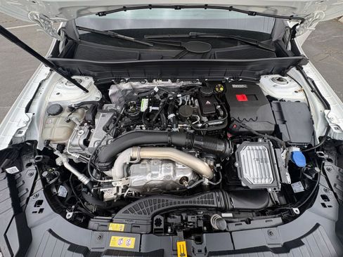 Used 2025 Mercedes-Benz GLB 250 4MATIC image 35