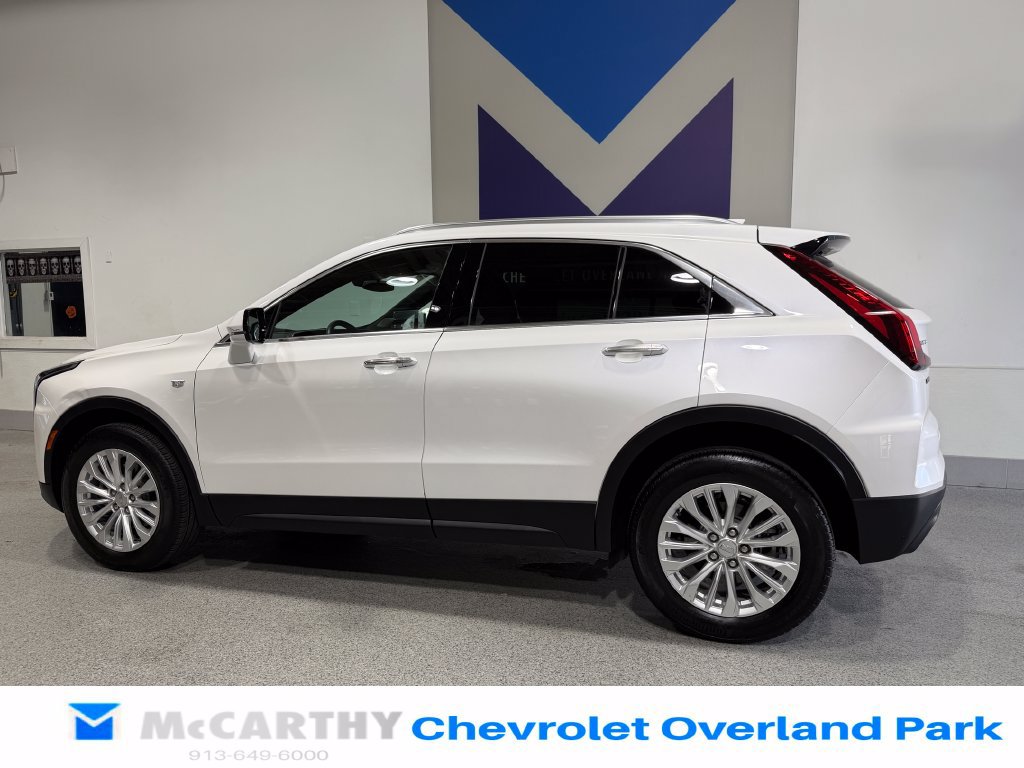 Used 2024 Cadillac XT4 Luxury w/ Cold Weather Package FWD image 7