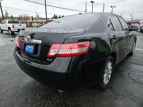 Used 2011 Toyota Camry XLE w/ XLE Extra-Value Pkg #2 image 5
