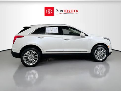 Used 2019 Cadillac XT5 Premium Luxury AWD/4WD image 2