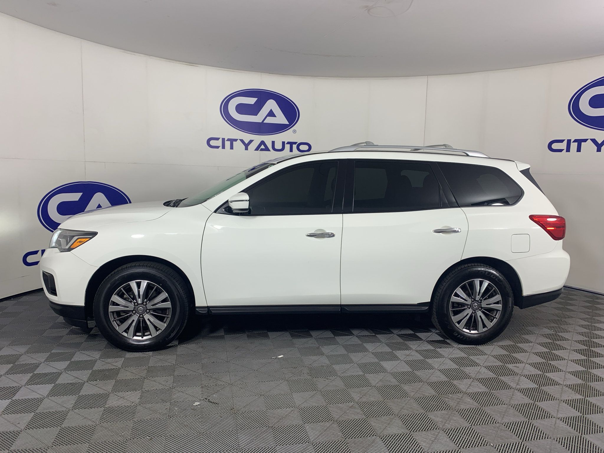 Used 2019 Nissan Pathfinder SV w/ Cargo Package FWD image 6