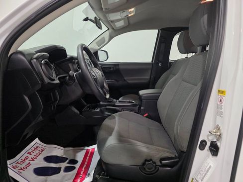 Used 2016 Toyota Tacoma SR image 13