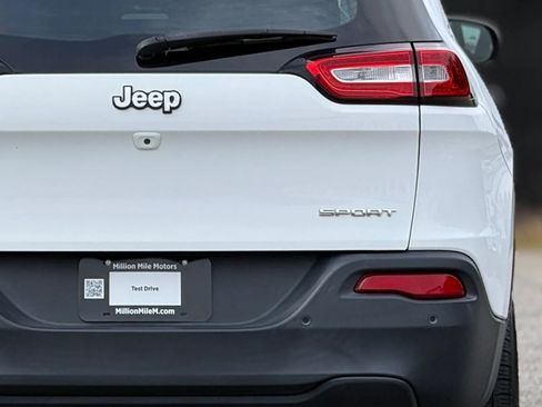 Used 2016 Jeep Cherokee Sport w/ Cold Weather Group AWD/4WD image 14