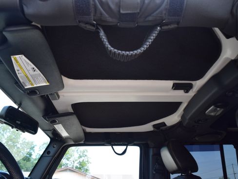 Used 2014 Jeep Wrangler Unlimited Sahara image 25