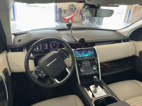 Used 2020 Land Rover Discovery Sport SE image 7
