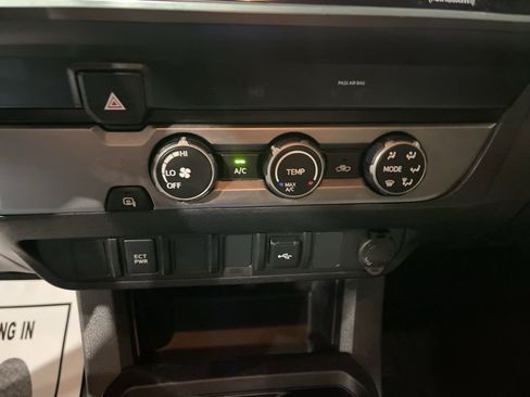 Used 2022 Toyota Tacoma SR w/ SR Convenience Package RWD image 13