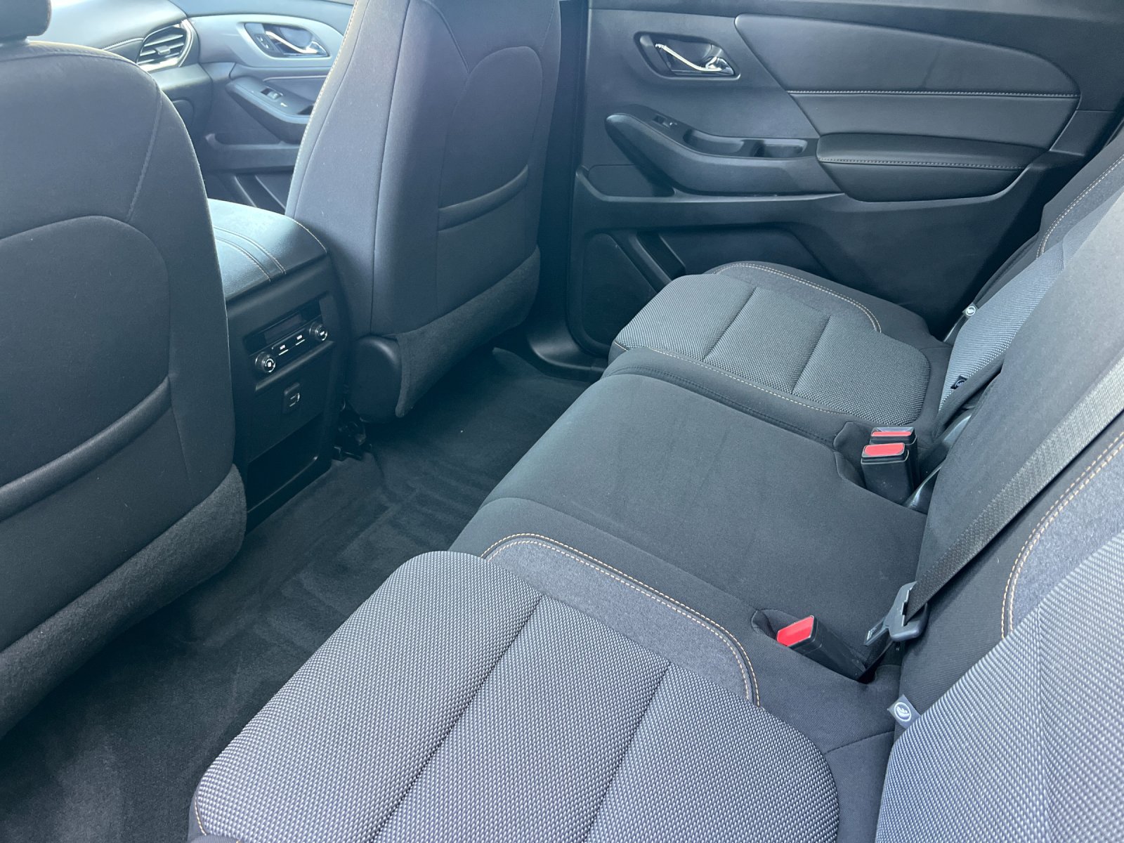 Used 2021 Chevrolet Traverse LT FWD image 12