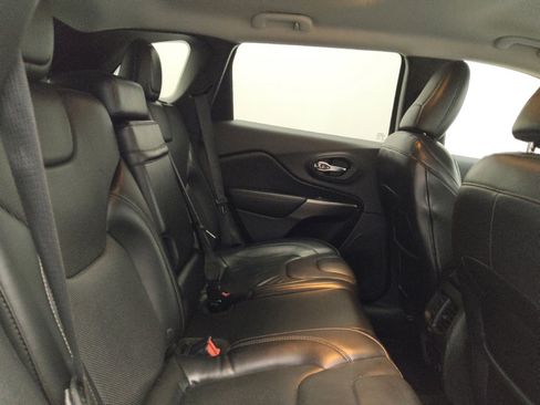 Used 2019 Jeep Cherokee Limited image 19