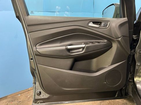 Used 2019 Ford Escape Titanium image 32