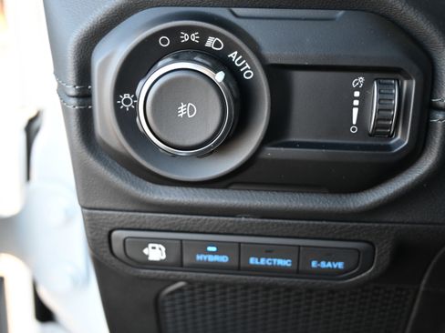 Used 2024 Jeep Wrangler Sahara w/ Technology Group image 29