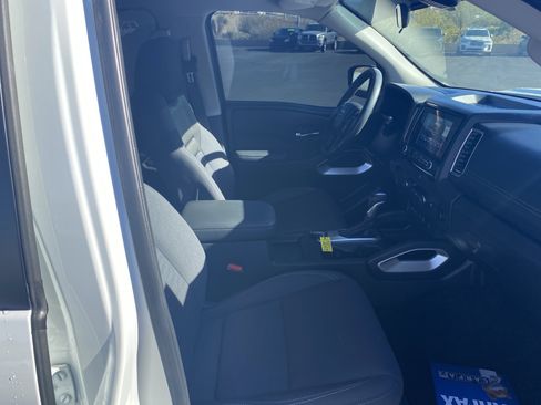 Used 2023 Nissan Frontier SV w/ SV Convenience Package image 22