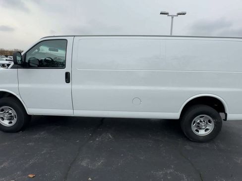 Used 2022 Chevrolet Express 2500 WT w/ Driver Convenience Package image 5