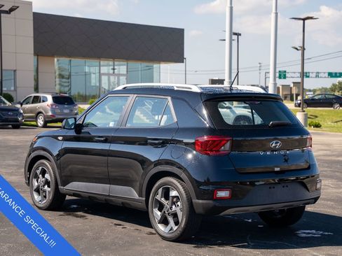 Used 2024 Hyundai Venue SEL image 5