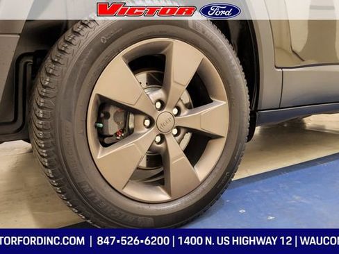 Used 2016 Jeep Cherokee 75th Anniversary image 9