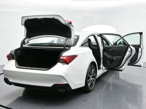 Used 2019 Toyota Avalon XSE image 37