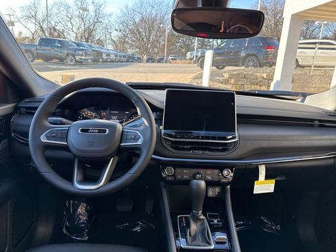 New 2026 Jeep Compass Latitude image 13