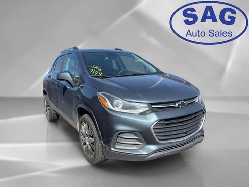 Used 2022 Chevrolet Trax LT w/ Driver Confidence Package AWD/4WD image 2
