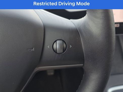 Used 2023 Tesla Model Y 2WD image 26