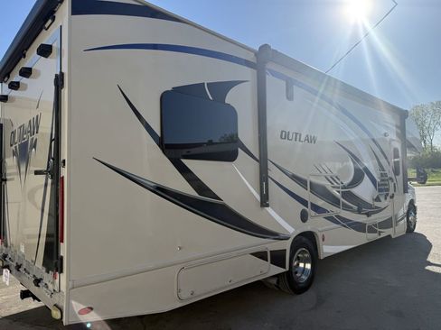 Used 2017 Ford E-450 and Econoline 450 Super Duty w/ Motorhome Prep Package RWD image 24