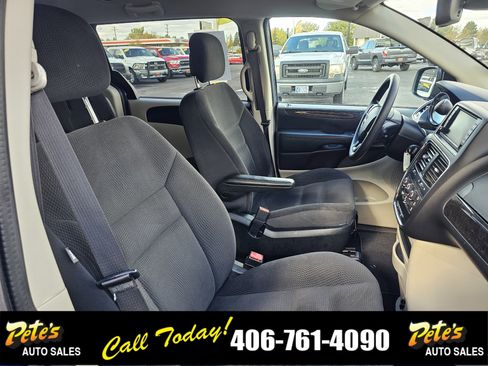 Used 2018 Dodge Grand Caravan SE w/ UConnect Hands-Free Group image 18
